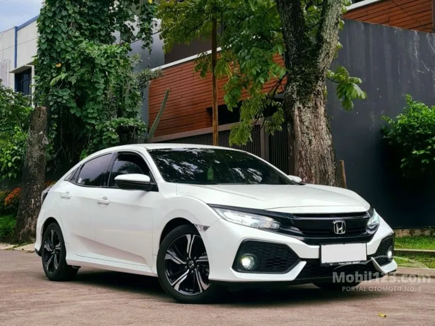 Jual Mobil Honda Civic 2018 E 1.5 di Jawa Barat Automatic Hatchback Putih Rp 360.000.000