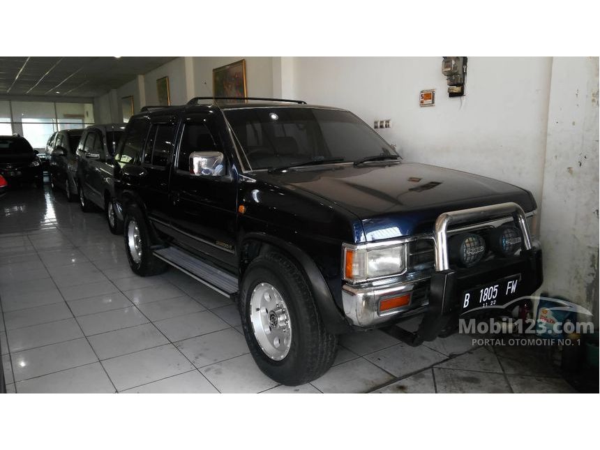 Jual Mobil Nissan Terrano 2000 SGX 2.4 di Jawa Barat Manual SUV Biru Rp