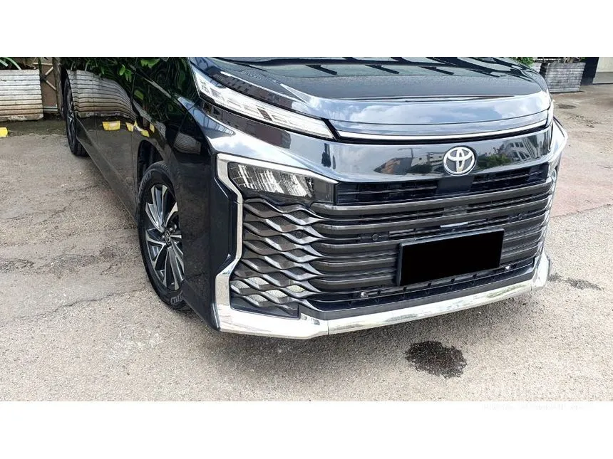 2022 Toyota Voxy (Premium Color) MPV