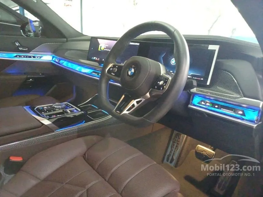 2023 BMW 735i M Sport Sedan