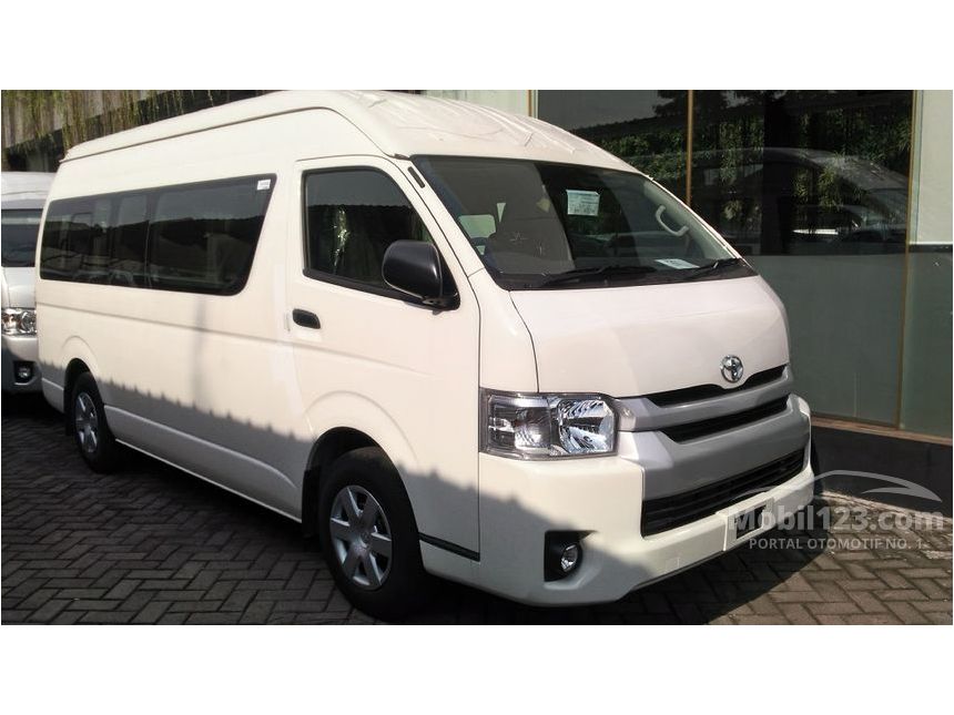 mobil toyota hiace 2019