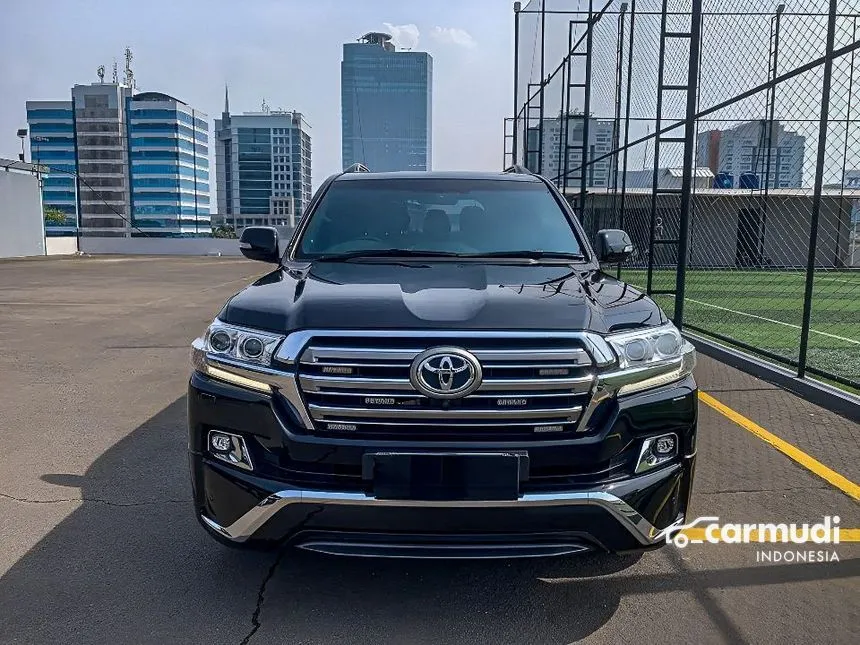 2017 Toyota Land Cruiser 200 VX-R SUV