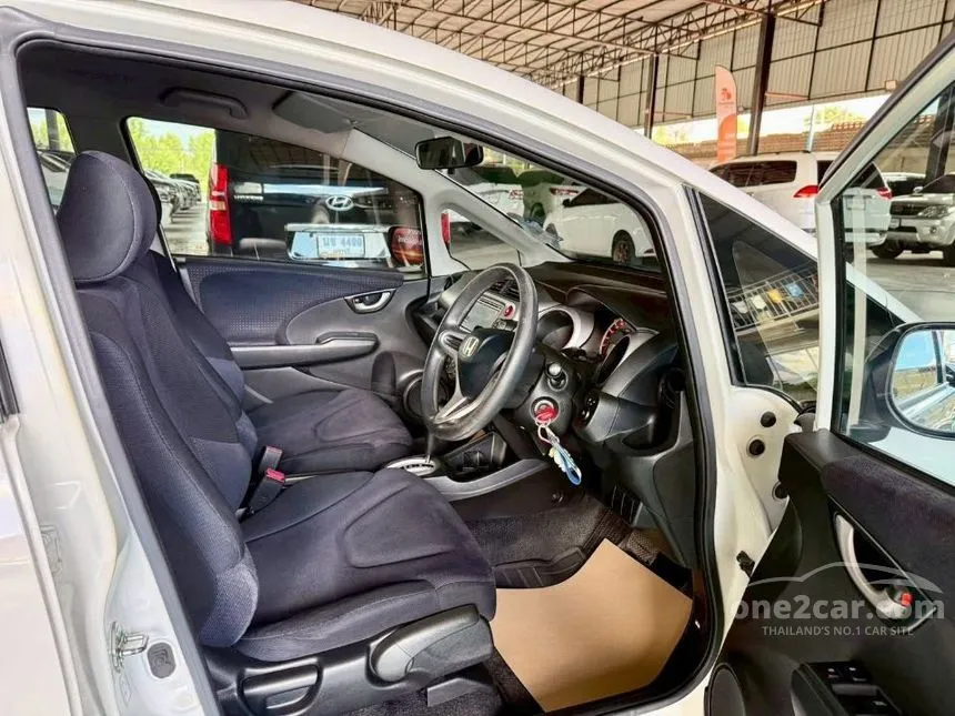 2011 Honda JAZZ V Hatchback