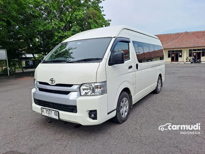 Jual Mobil Toyota Hiace 2024 Commuter 3.0 di Jawa Timur Manual Van Putih Rp 560.000.000