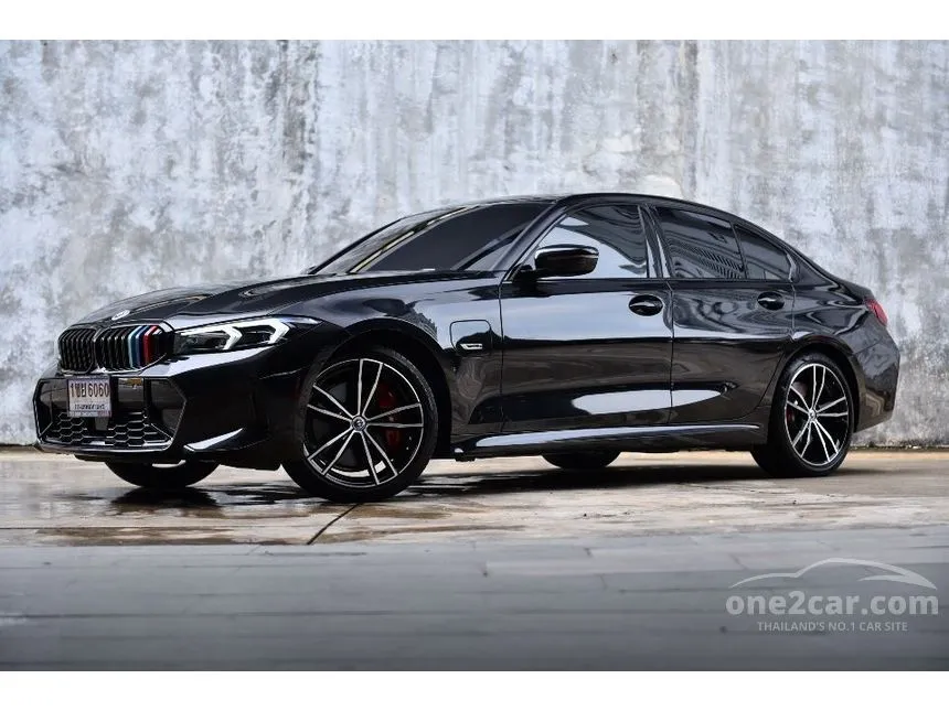 2023 BMW 330e M Sport Sedan