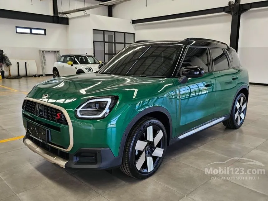 Jual Mobil MINI Countryman 2024 S ALL4 Favoured Trim 2.0 di Sulawesi Selatan Automatic SUV Hijau Rp 1.441.000.000