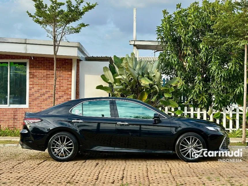2021 Toyota Camry V Sedan