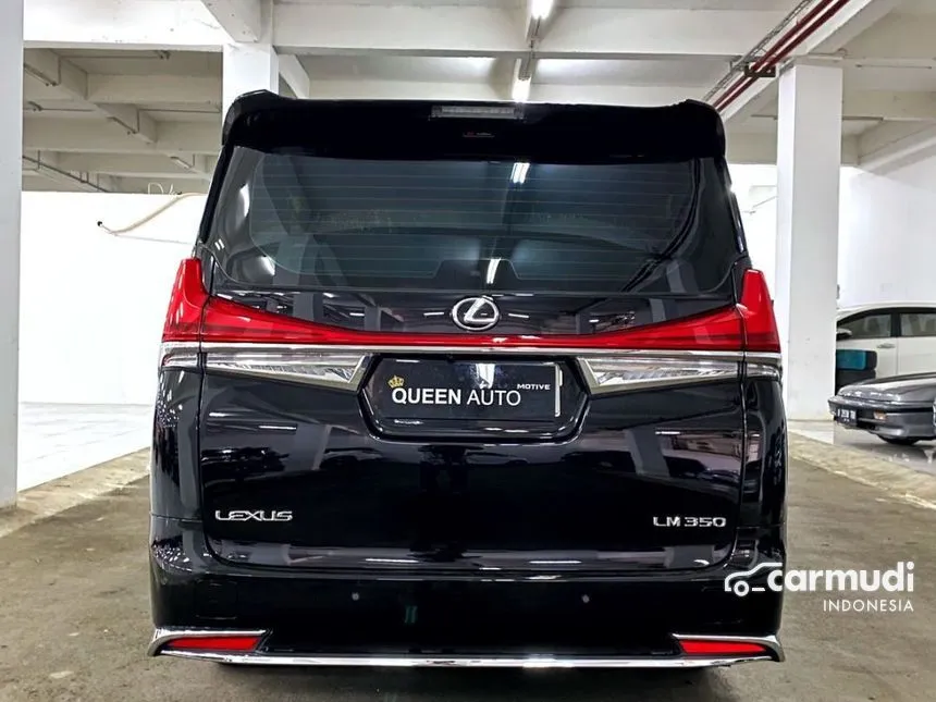 2023 Lexus LM350 Van Wagon