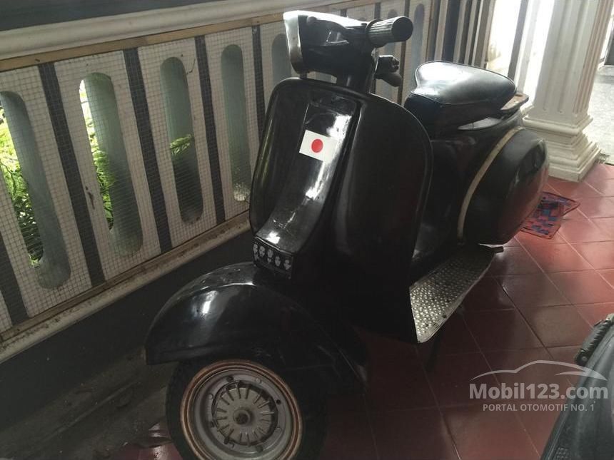 Jual Motor Vespa PX 1986 0.2 di Jawa Tengah Manual Hitam 