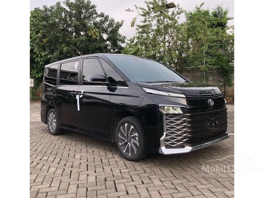 Jual Mobil Toyota Voxy 2024 2.0 di Jawa Barat Automatic Van Wagon Hitam Rp 600.000.000