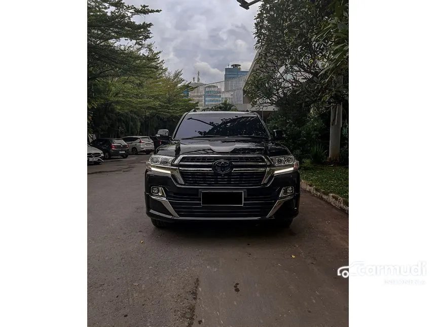 2017 Toyota Land Cruiser 200 VX-R SUV