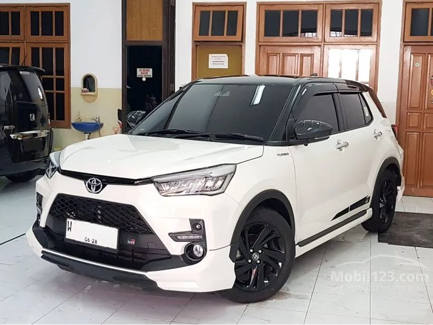 Jual Mobil Toyota Raize 2023 GR Sport TSS 1.0 di Jawa Timur Automatic Wagon Putih Rp 270.000.000