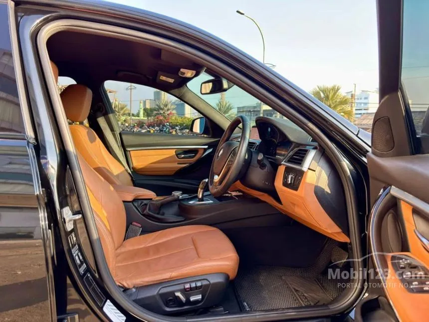 2018 BMW 320i Luxury Sedan
