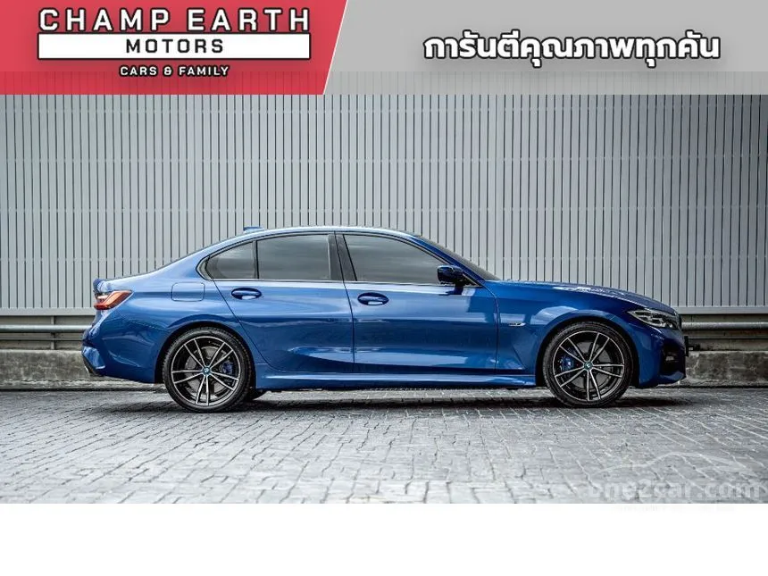 2022 BMW 330e M Sport Sedan