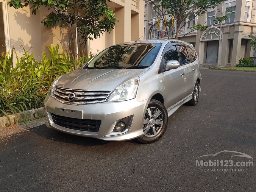 Jual Mobil  Nissan  Grand  Livina  2012 Highway Star Autech 1 