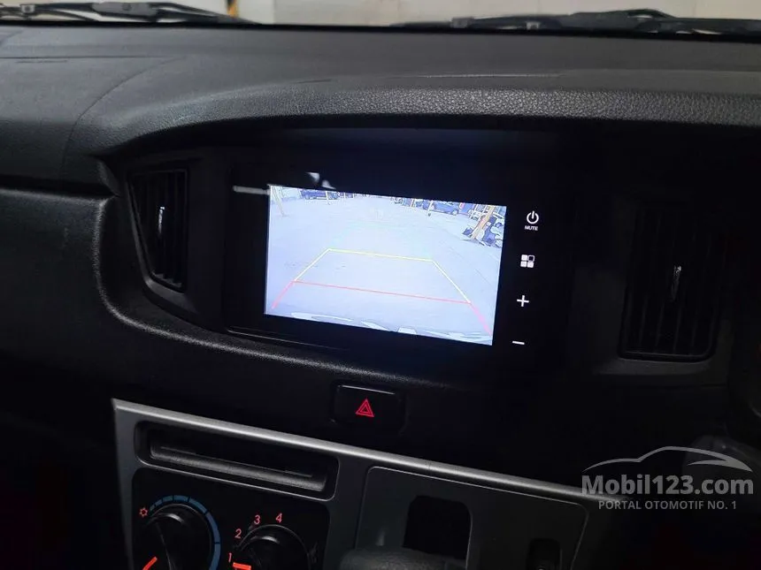 2023 Daihatsu Sigra R Deluxe MPV