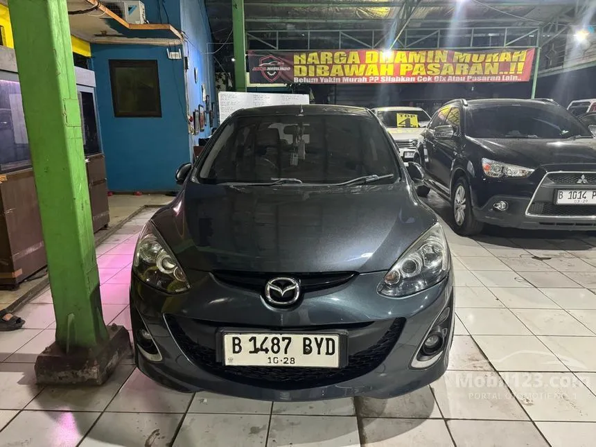 Jual Mobil Mazda 2 2013 R 1.5 di Jawa Barat Automatic Hatchback Abu