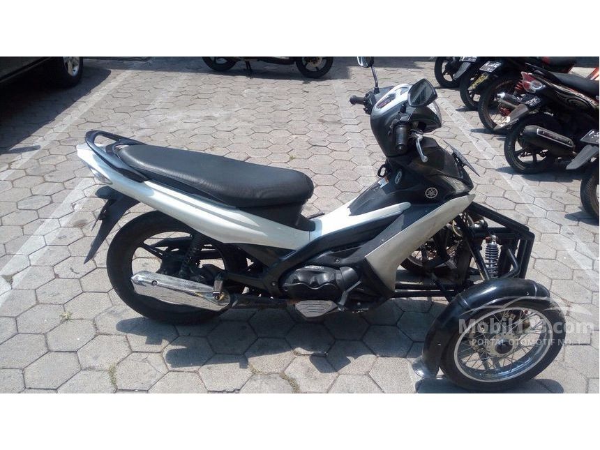 Jual Motor  Yamaha  Lexam  2013 0 1 di Jawa Timur Automatic 