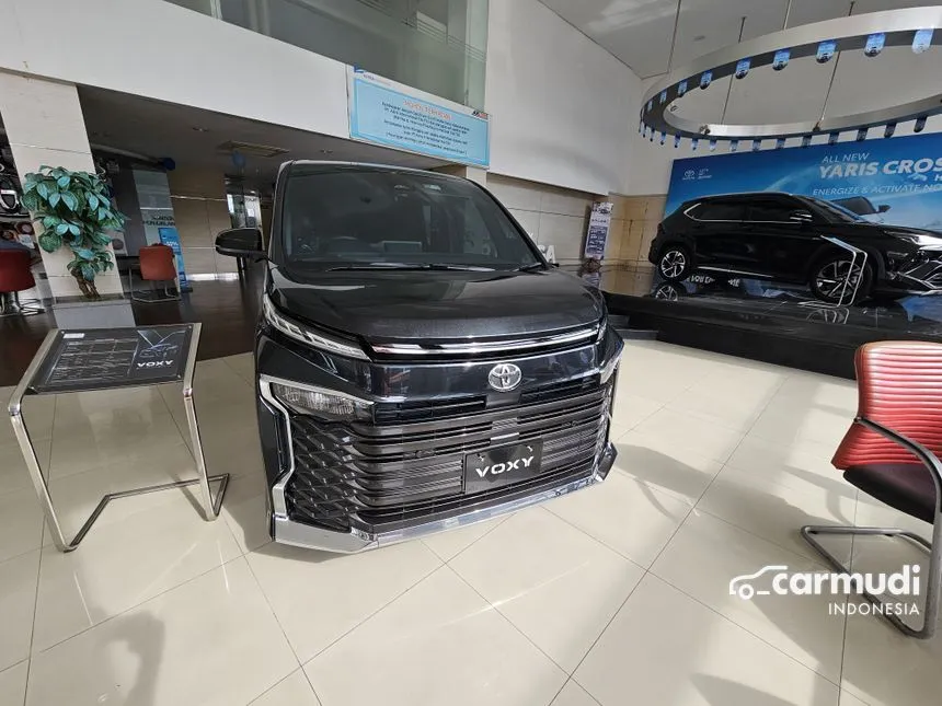 Jual Mobil Toyota Voxy 2024 (Premium Color) 2.0 di Banten Automatic MPV Hitam Rp 495.000.000