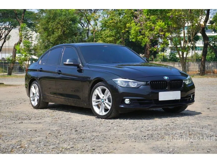 2019 BMW 320i Sport Shadow Edition Sedan
