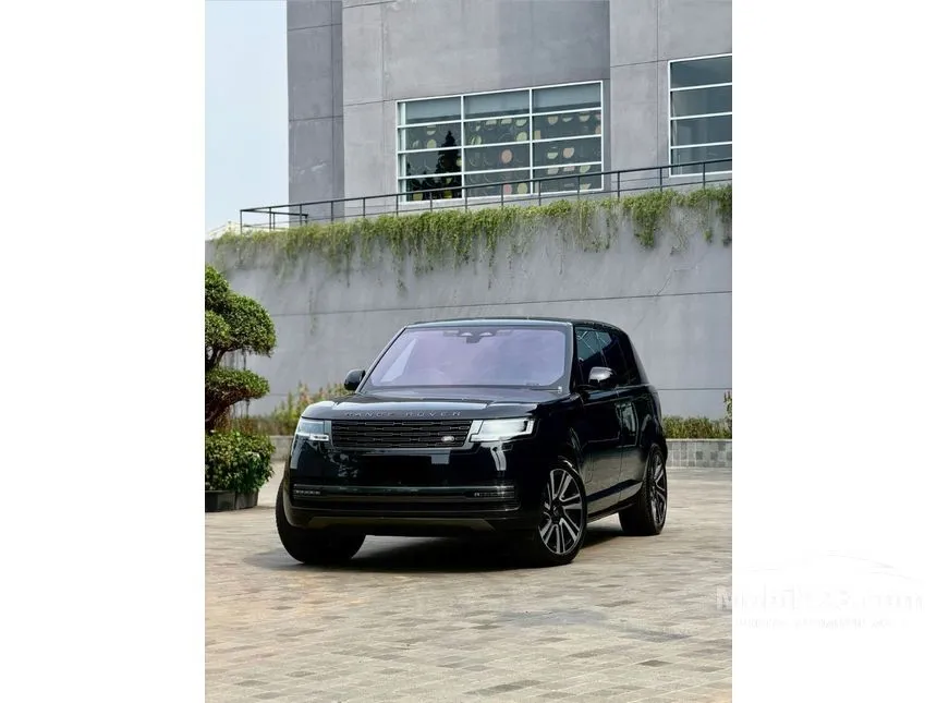 2023 Land Rover Range Rover Vogue PHEV P440e LWB SUV
