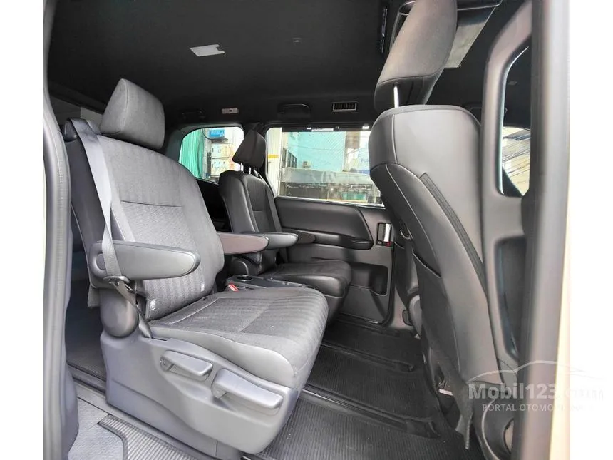 2023 Toyota Voxy (Premium Color) MPV