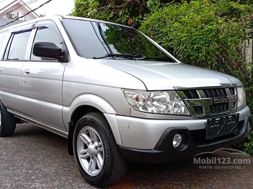 Jual Mobil Isuzu Panther 2012 LV Front Facing 2.5 di DKI Jakarta Manual SUV Silver Rp 123.000.000