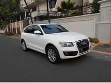2010 Audi Q5 quattro 2.0 TFSI SUV Tangan Pertama Km 56rb Highest Type Panoramic Sunroof Power Tailgate