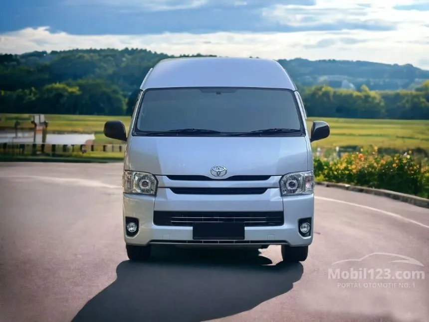 2016 Toyota Hiace High Grade Commuter Van