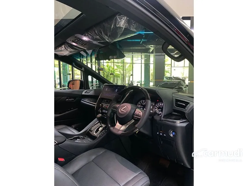 2022 Lexus LM 350 7 Seater MPV