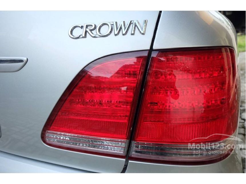 2005 Toyota Crown Royal Saloon Full Sedan