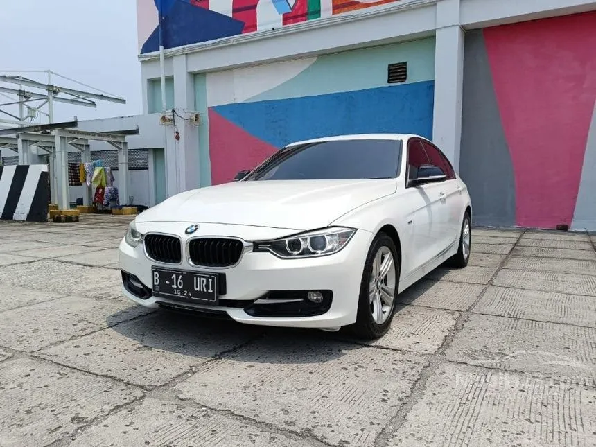 Jual Mobil BMW 320i 2014 Sport 2.0 di DKI Jakarta Automatic Sedan Putih Rp 318.000.000