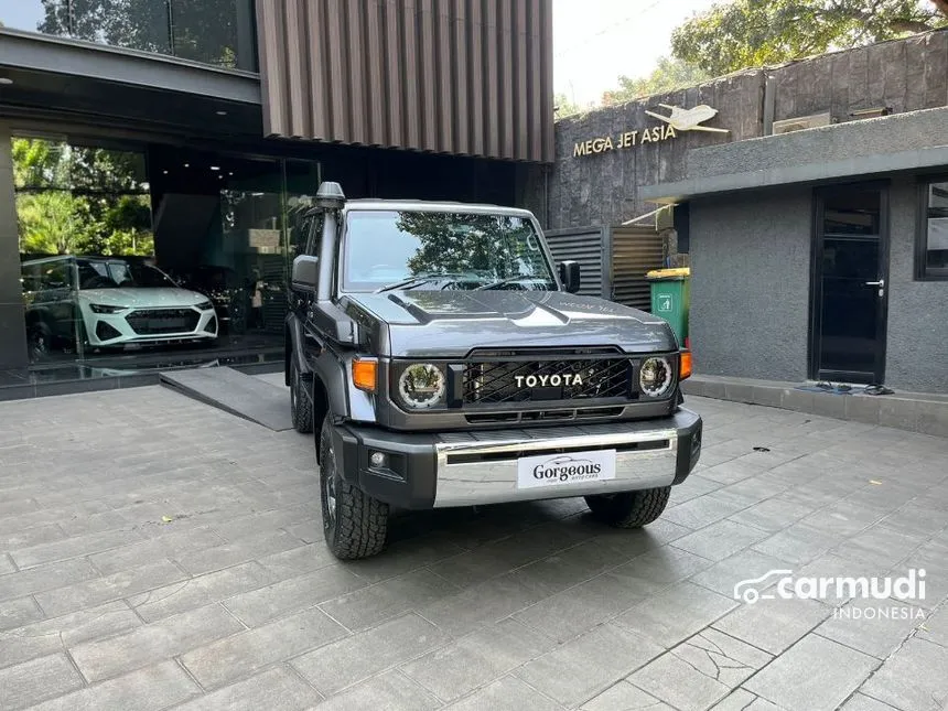 Jual Mobil Toyota Land Cruiser 2024 70 GXL 2.8 di DKI Jakarta Automatic SUV Abu