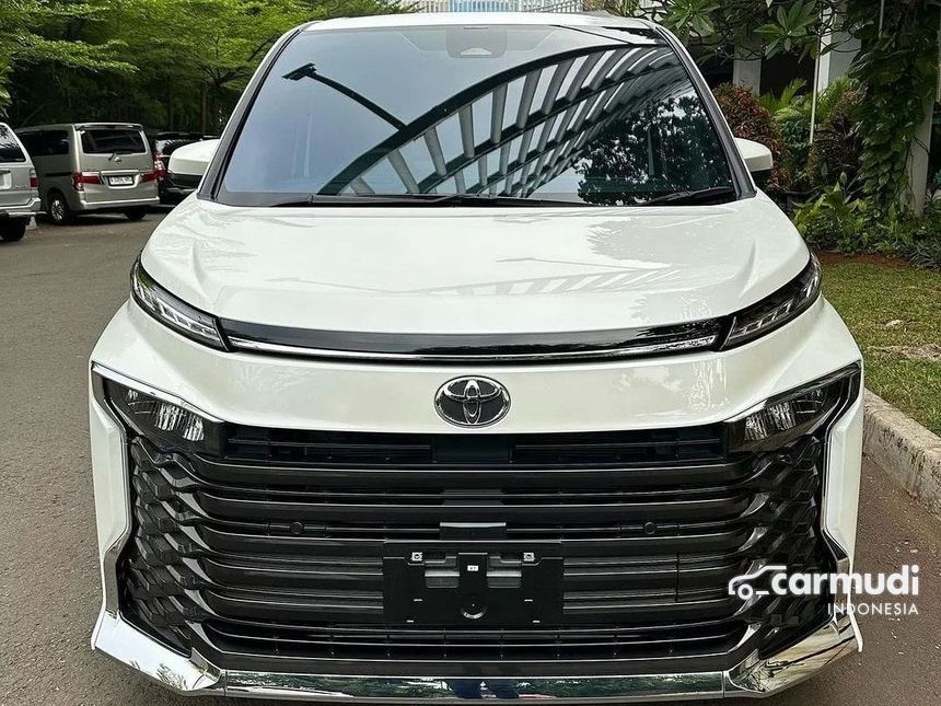 Jual Mobil Toyota Voxy 2024 (Premium Color) 2.0 di Jawa Timur Automatic ...
