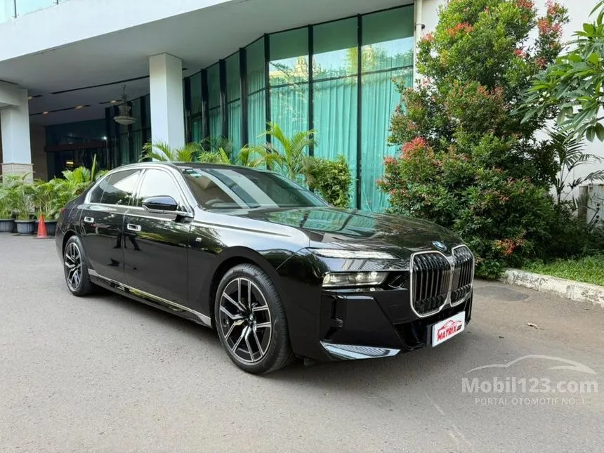 2024 BMW 735i M Sport Sedan