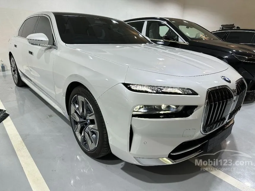 Jual Mobil BMW i7 2024 xDrive60 Gran Lusso di DKI Jakarta Automatic Sedan Putih Rp 3.330.000.000
