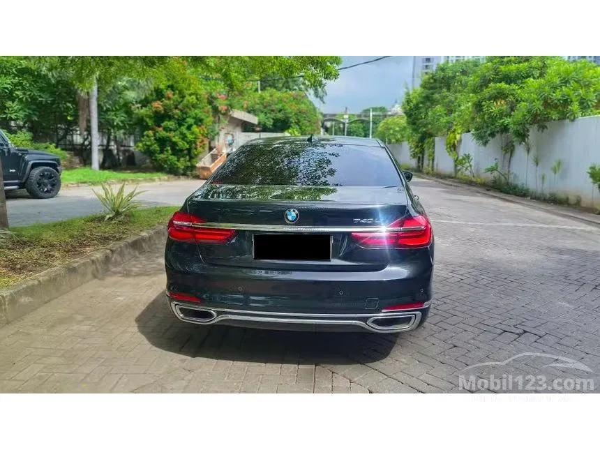 2017 BMW 740Li Pure Excellence Sedan