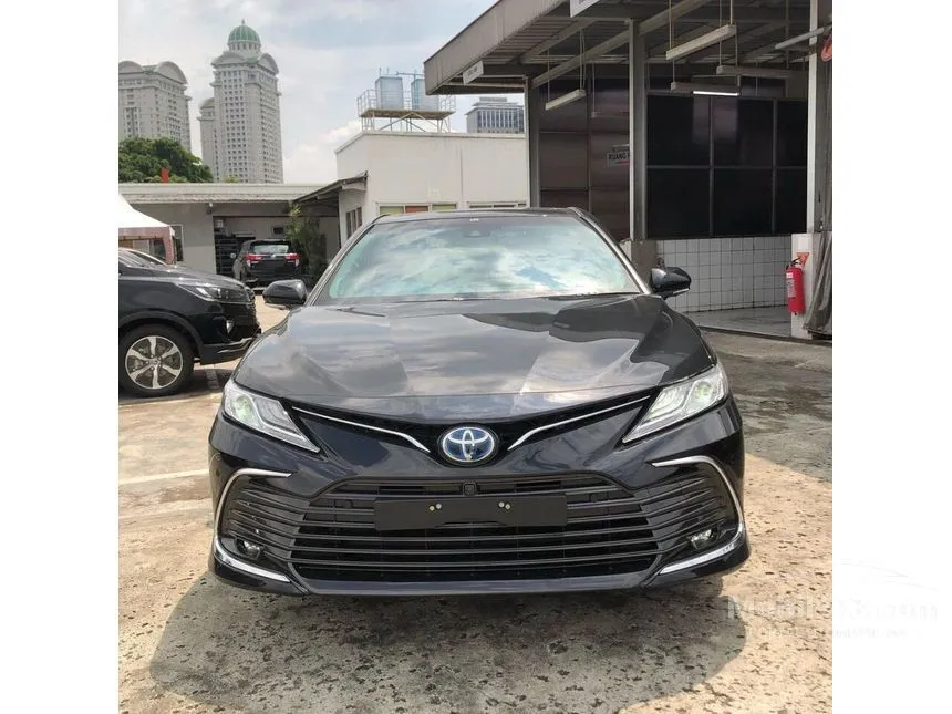 Jual Mobil Toyota Camry 2023 HV TSS 2 2.5 di DKI Jakarta Automatic Sedan Hitam Rp 845.000.000