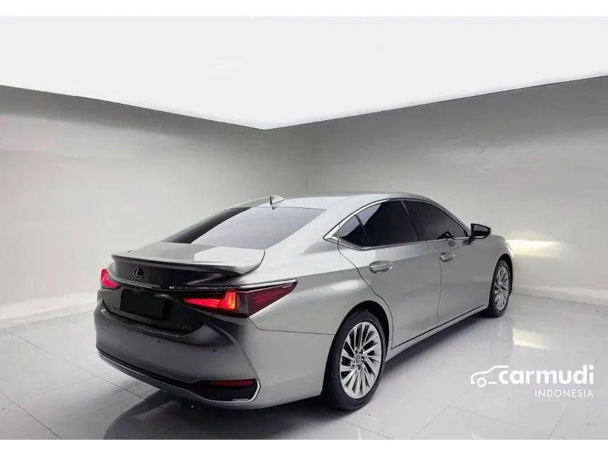 2024 Lexus ES 300h Ultra Luxury Sedan