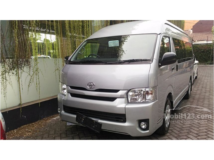 mobil hiace 2019