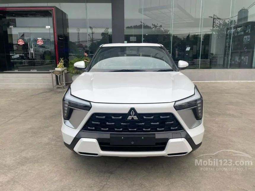Jual Mobil Mitsubishi XFORCE 2024 Ultimate 1.5 di Jawa Barat Automatic Wagon Silver Rp 350.000.000