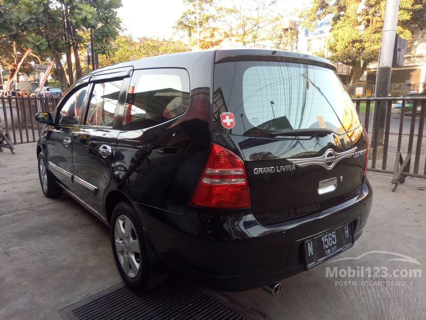 Jual Mobil Nissan Grand Livina 2007 XV 1.5 di Jawa Timur 