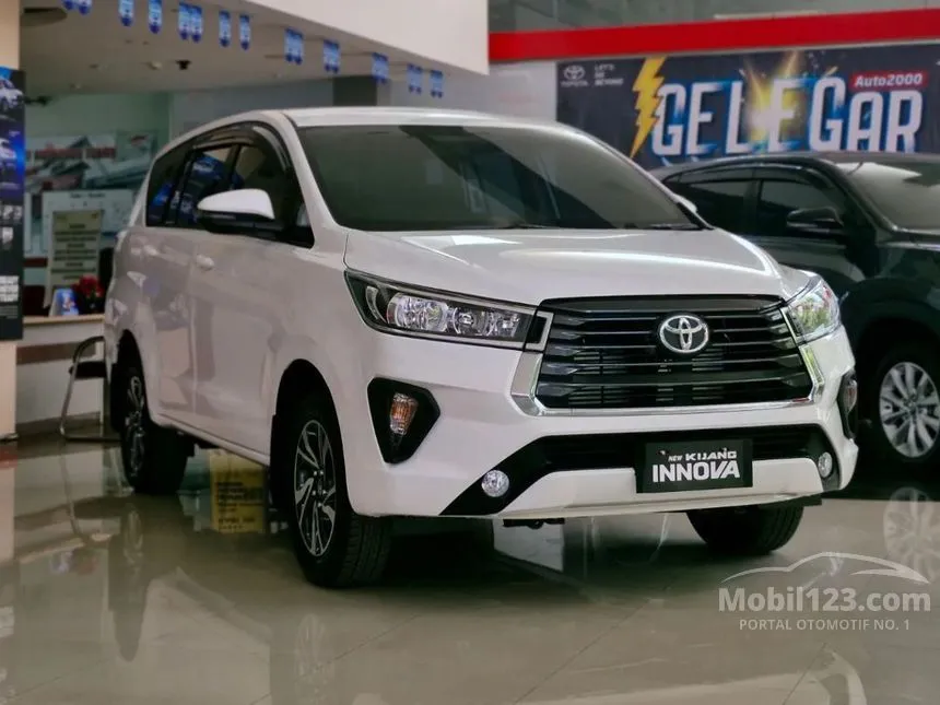 Jual Mobil Toyota Kijang Innova 2024 G 2.4 di Jawa Timur Automatic MPV Putih Rp 399.583.000