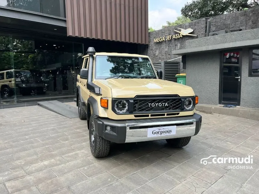 Jual Mobil Toyota Land Cruiser 2024 70 GXL 2.8 di Kalimantan Tengah Automatic SUV Coklat Rp 2.250.000.000