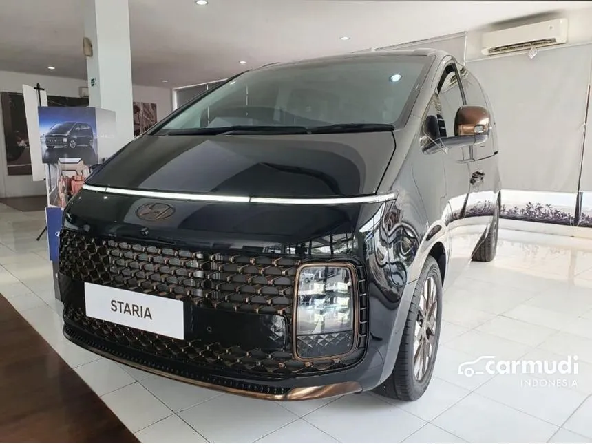 Jual Mobil Hyundai Staria 2024 Signature 9 2.2 di Jawa Barat Automatic Wagon Hitam Rp 835.000.000