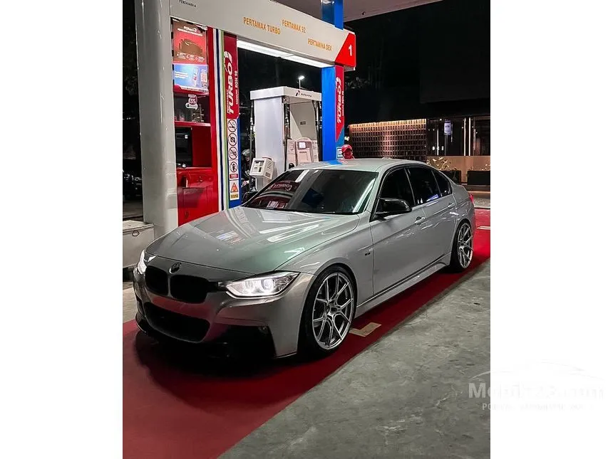 Jual Mobil BMW 320i 2013 Luxury 2.0 di Jawa Tengah Automatic Sedan Silver Rp 325.000.000