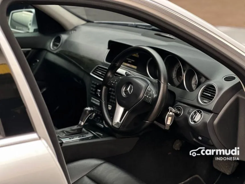 2011 Mercedes-Benz C300 Avantgarde Sedan