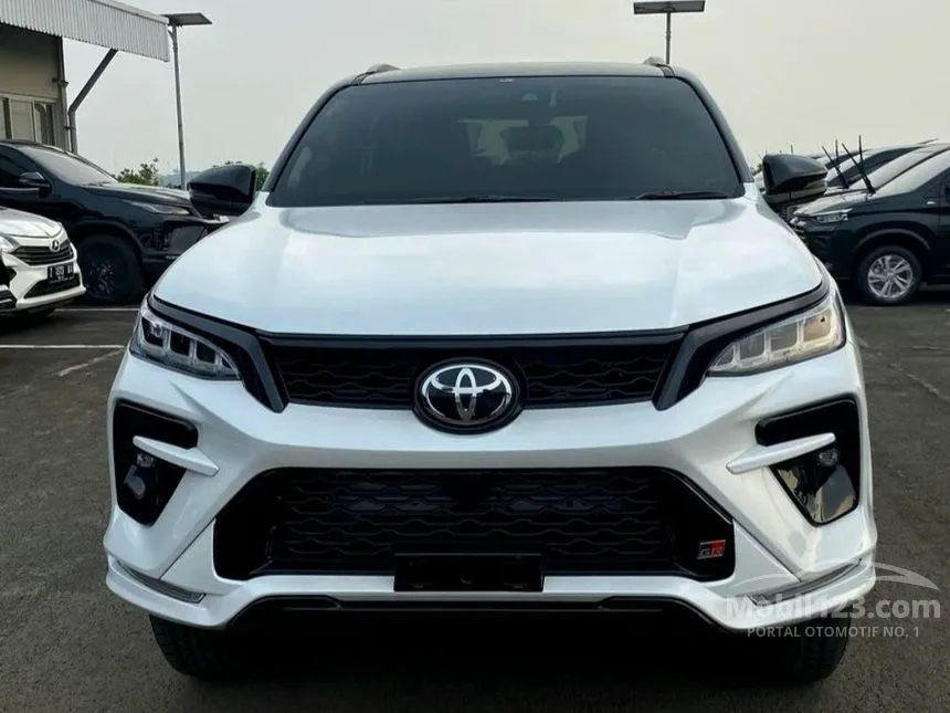 Jual Mobil Toyota Fortuner 2024 GR Sport TSS 2.8 di Kalimantan Tengah Automatic SUV Putih Rp 671.700.000