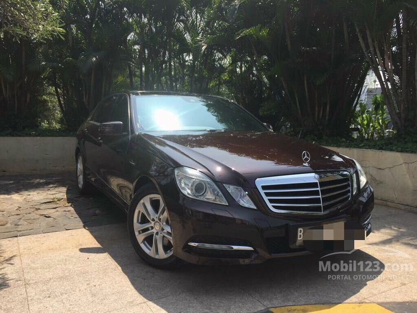 Jual Mobil Mercedes-Benz E300 2010 Avantgarde AMG 3.0 di 