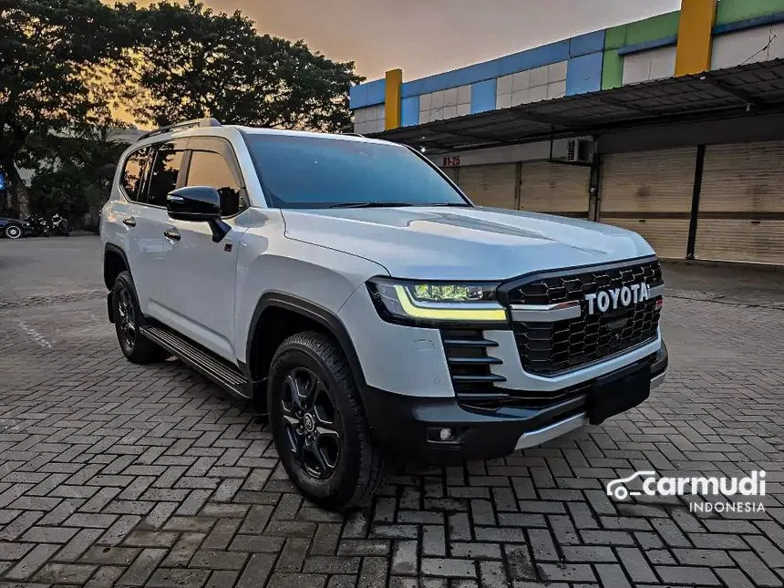 2023 Toyota Land Cruiser 300 GR-S (Premium Colour) SUV